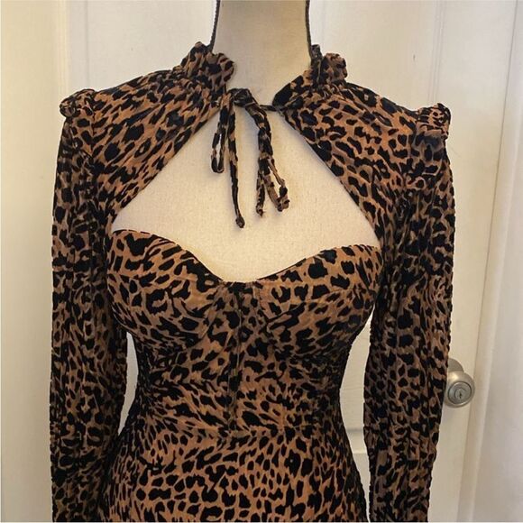 Lavish Alice Elegant Leopard Print Long Sleeve Dress,,US2 - Picture 2 of 13